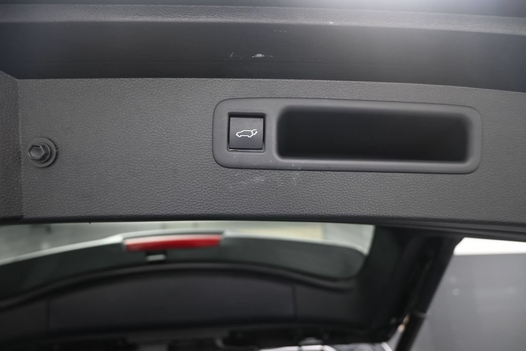 Used 2020 Toyota Highlander XLE FWD image 24