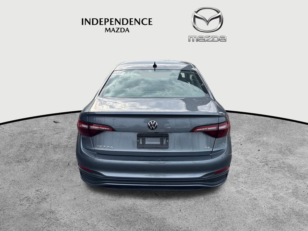 Used 2024 Volkswagen Jetta SE image 4