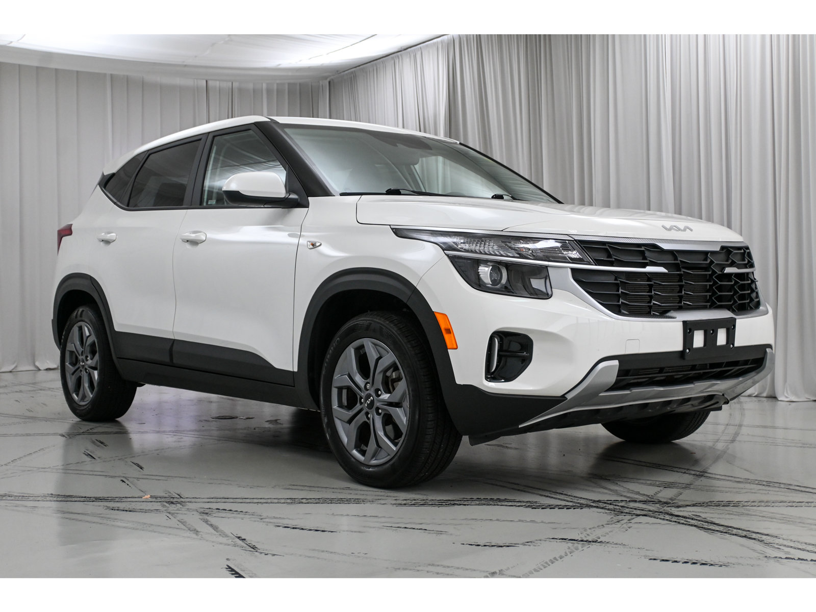 Certified 2025 Kia Seltos LX AWD/4WD image 2