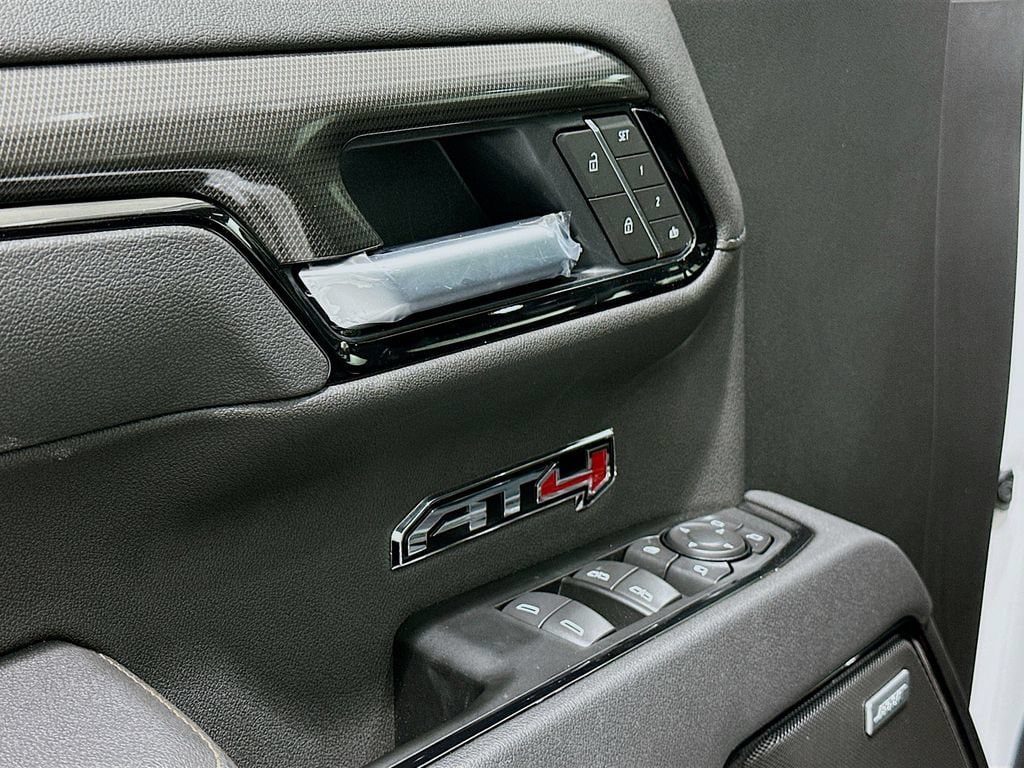 New 2026 GMC Sierra 1500 AT4 w/ AT4 Premium Package AWD/4WD image 17