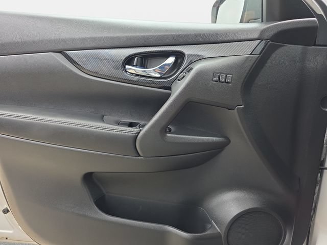 Used 2018 Nissan Rogue SL FWD image 26