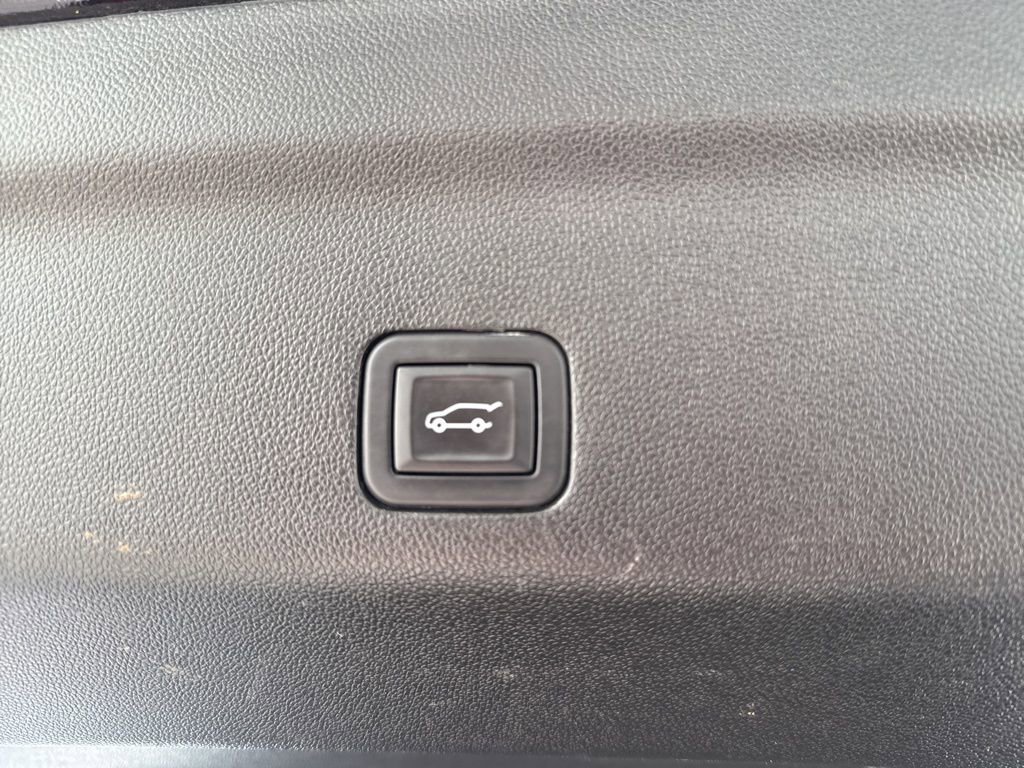 Used 2024 GMC Yukon SLT image 48