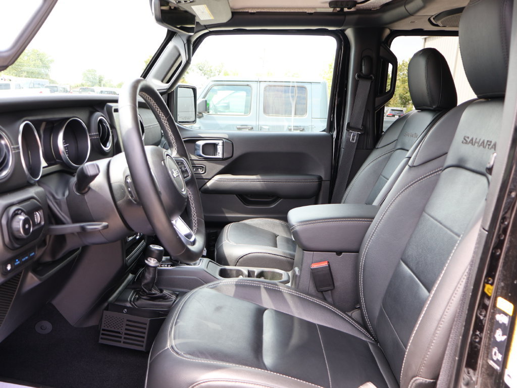 Used 2023 Jeep Wrangler Unlimited Sahara w/ Cold Weather Group AWD/4WD image 21
