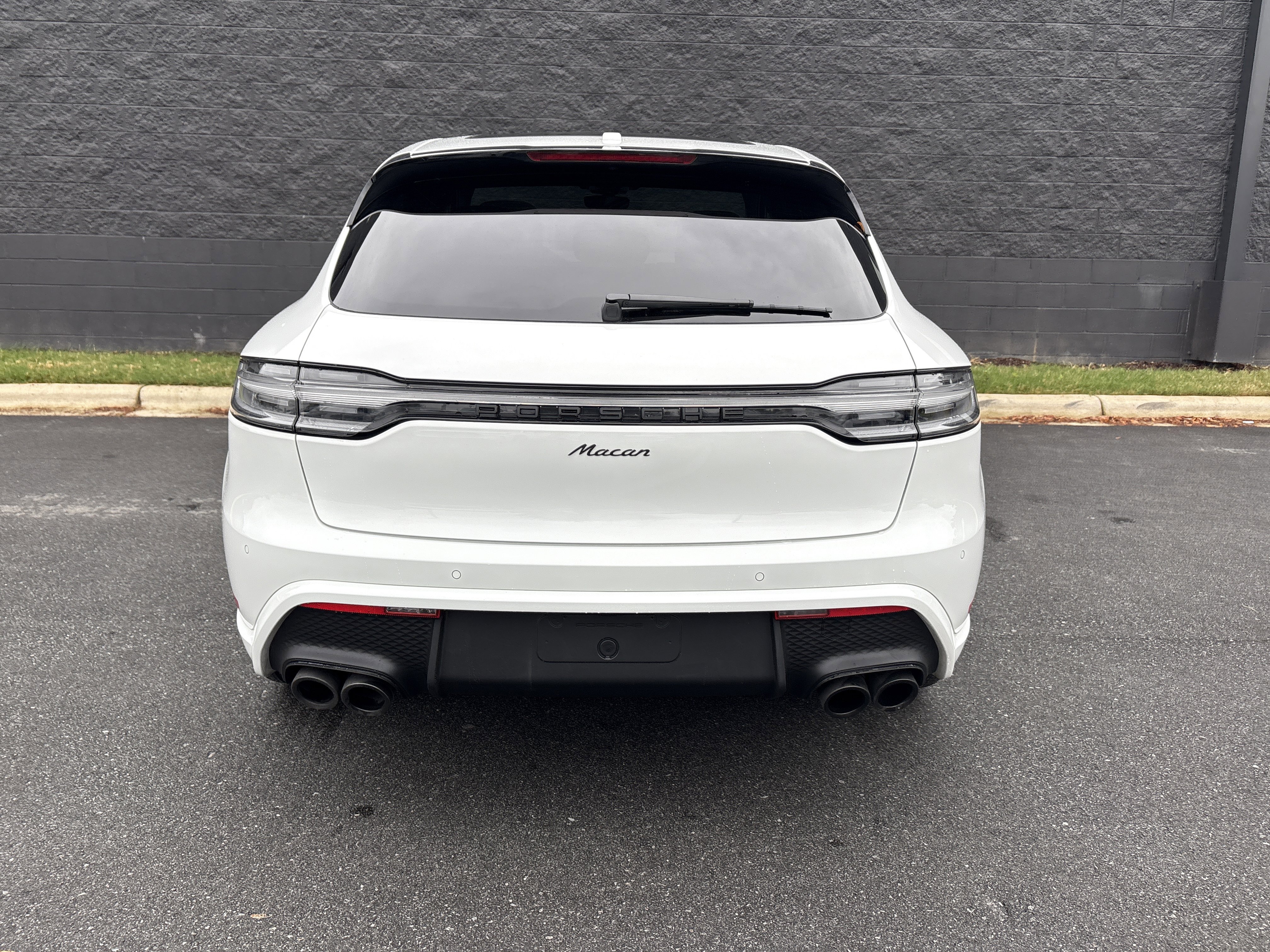 Certified 2025 Porsche Macan image 6