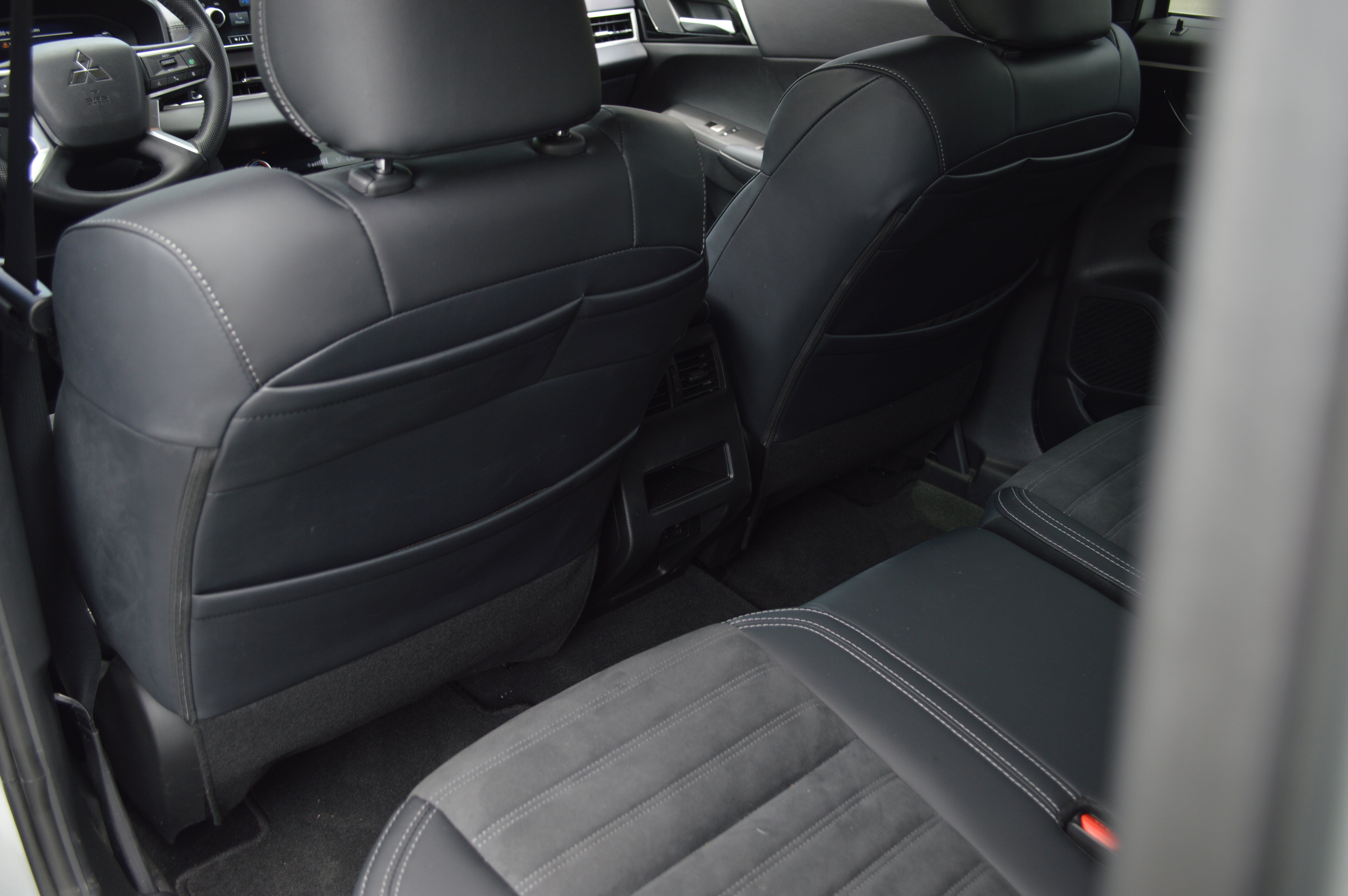 Used 2024 Mitsubishi Outlander SE FWD image 32