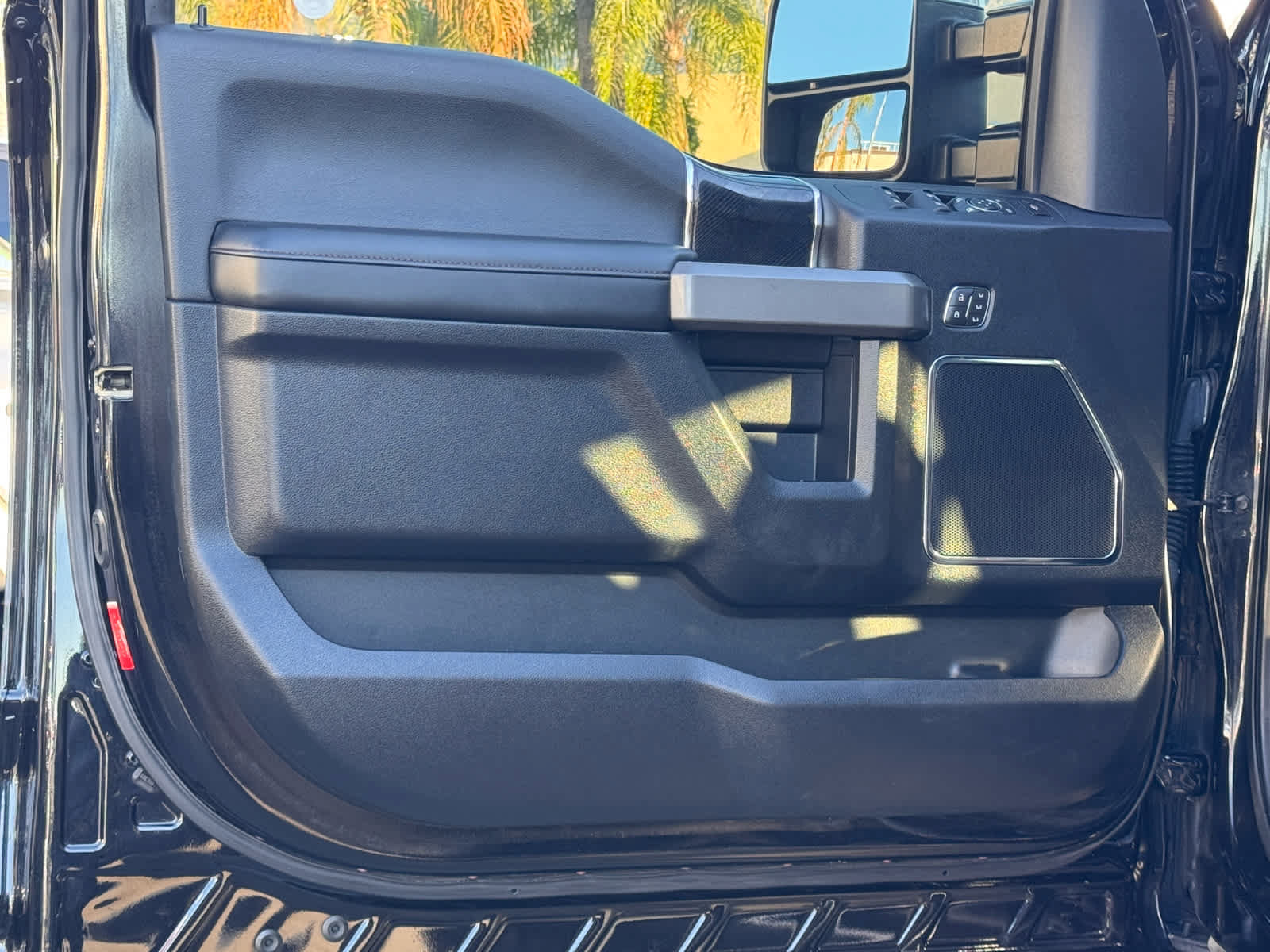 Certified 2020 Ford F250 Platinum w/ Tremor Off-Road Package AWD/4WD image 19