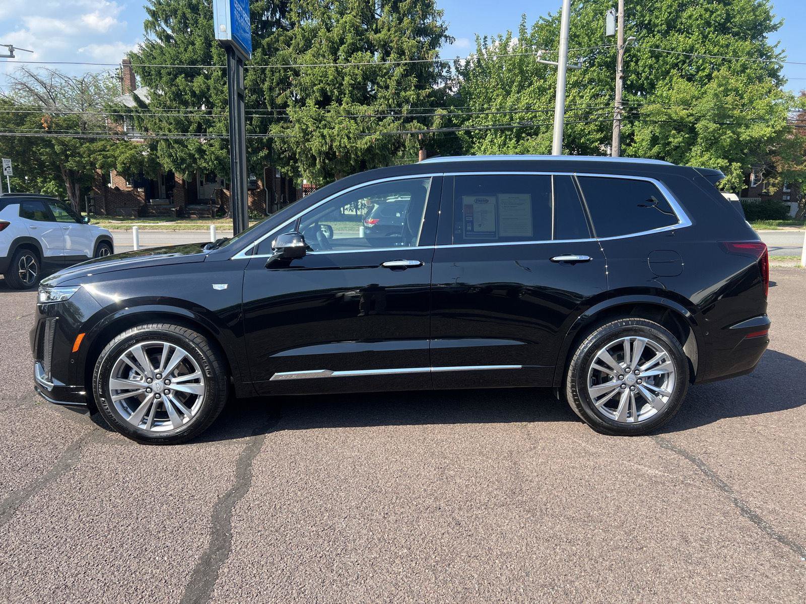 Used 2025 Cadillac XT6 Premium Luxury w/ Platinum Package AWD/4WD image 4