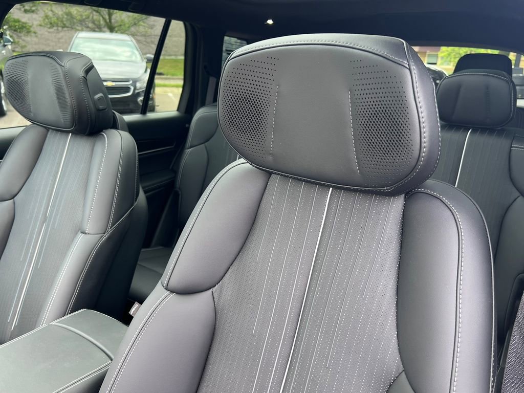 New 2026 Cadillac Vistiq Luxury AWD/4WD image 11