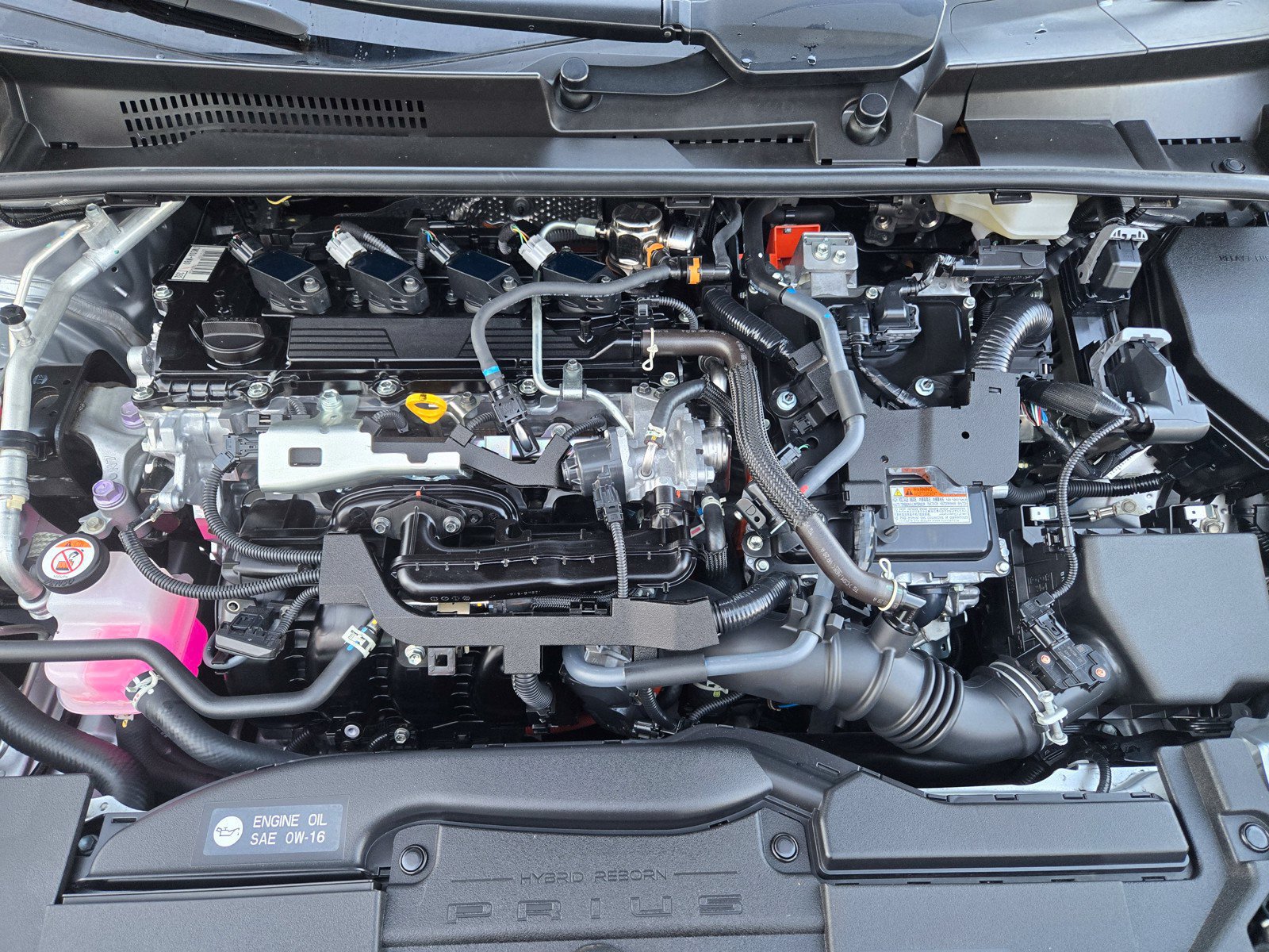 Certified 2025 Toyota Prius LE FWD image 24