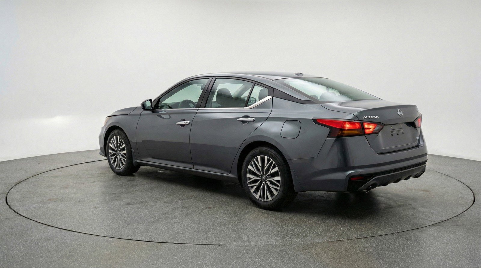 Used 2025 Nissan Altima 2.5 SV image 6