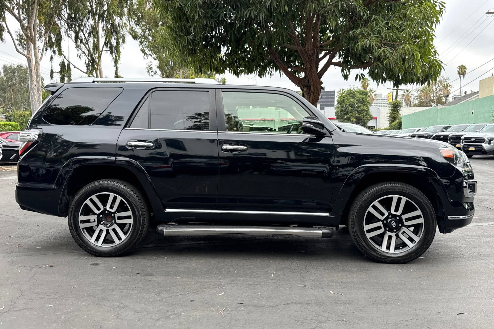 Used 2016 Toyota 4Runner Limited AWD/4WD image 3