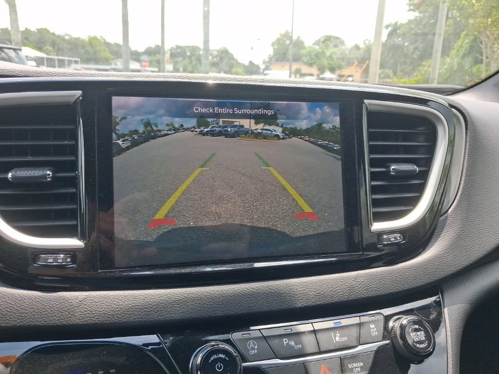 Used 2025 Chrysler Pacifica Select FWD image 30