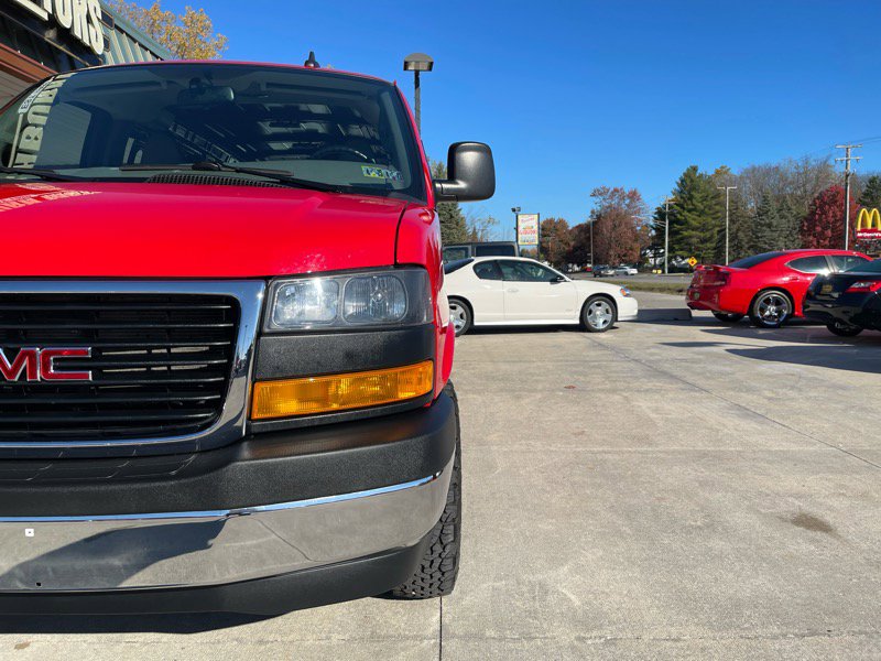 Used 2019 GMC Savana 2500 w/ Enhanced Convenience Package image 4