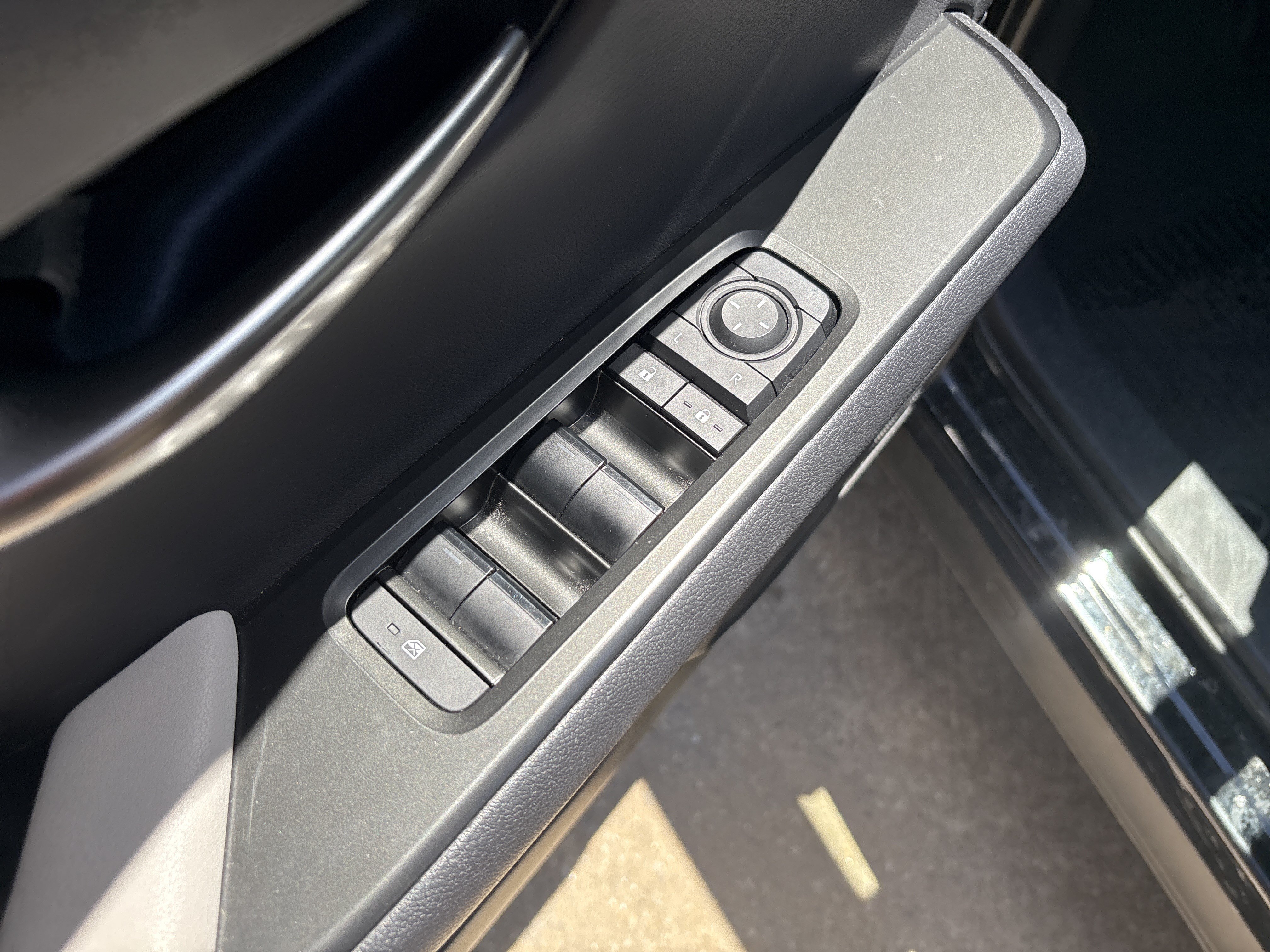 Used 2025 Lexus UX 300h AWD w/ Accessory Package (Z1) image 15