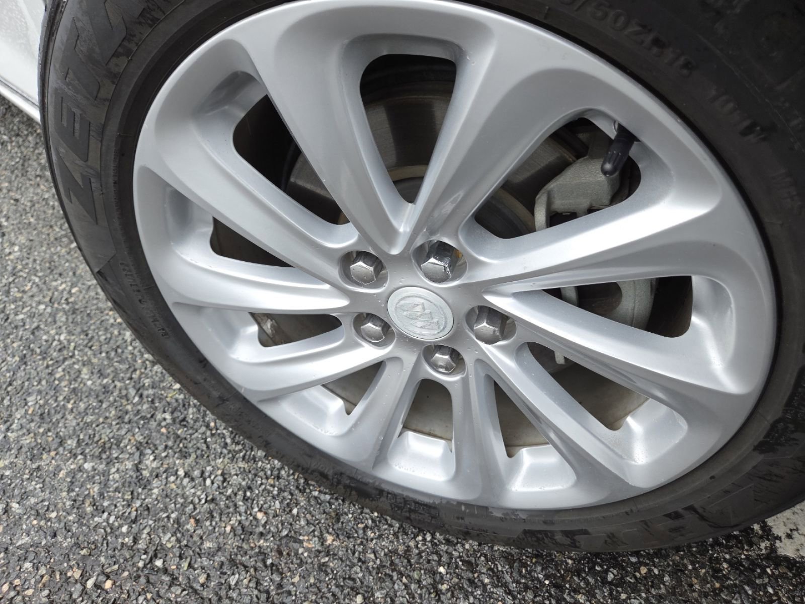 Used 2016 Buick LaCrosse FWD image 7