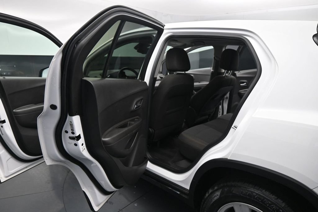 Used 2021 Chevrolet Trax LS w/ Tint and Cruise Package FWD image 19