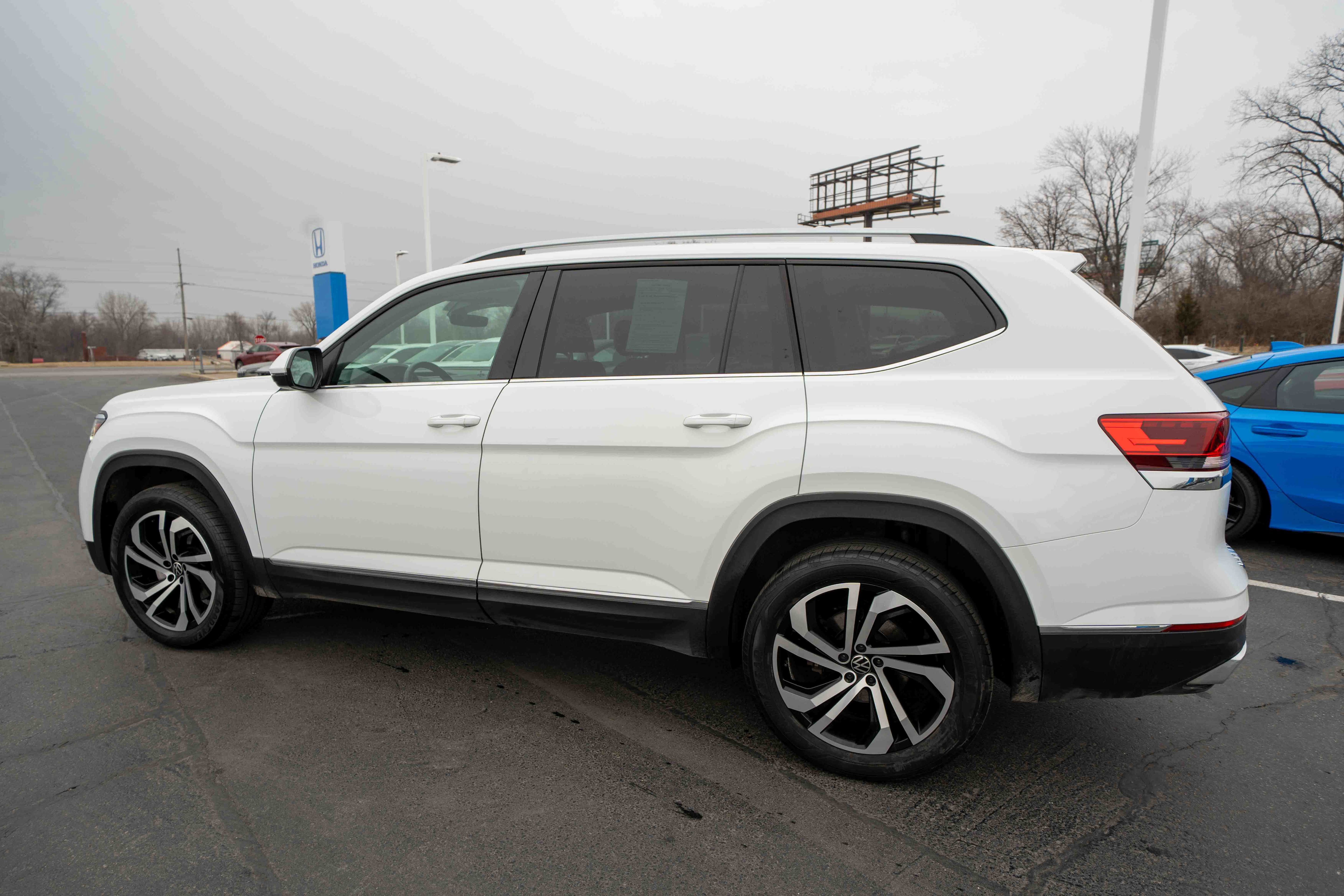 Used 2022 Volkswagen Atlas SEL image 4