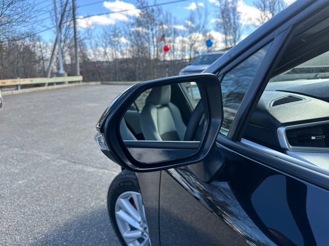 Used 2025 Toyota Corolla SE image 14