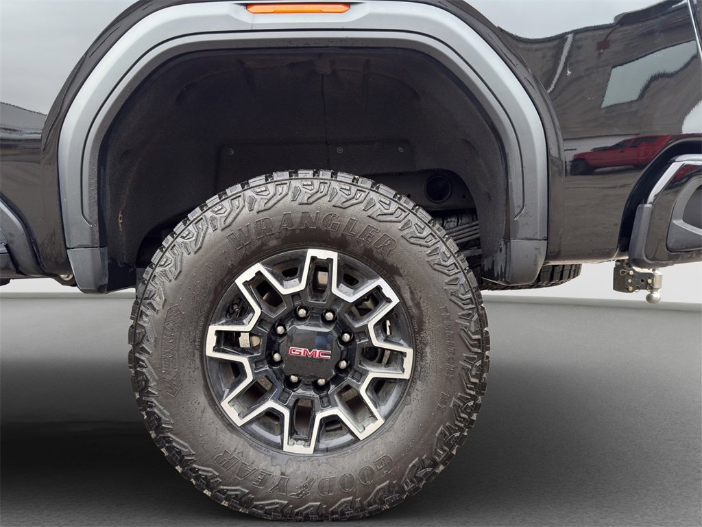 Used 2025 GMC Sierra 2500 AT4X image 6