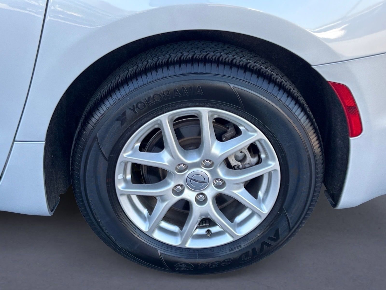 Used 2024 Chrysler Pacifica Touring-L image 9