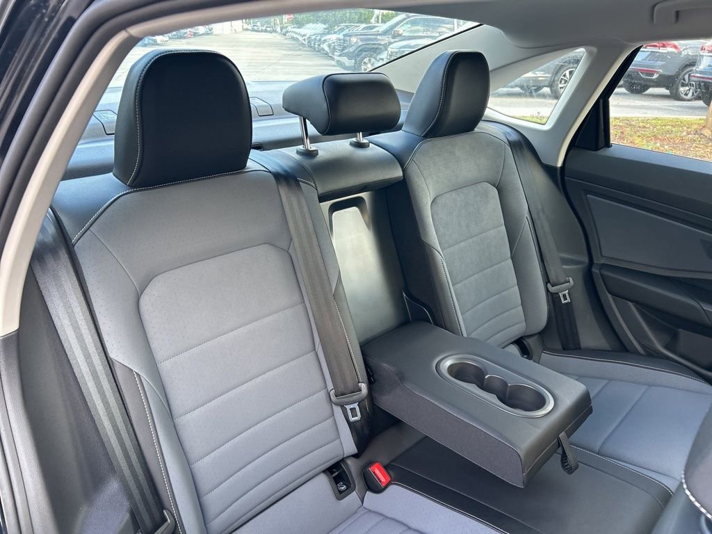 Used 2025 Volkswagen Jetta SE w/ Sunroof Package image 49