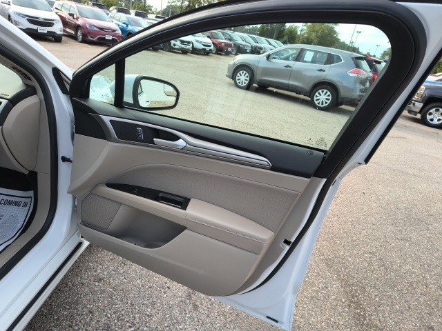 Used 2018 Ford Fusion SE image 17
