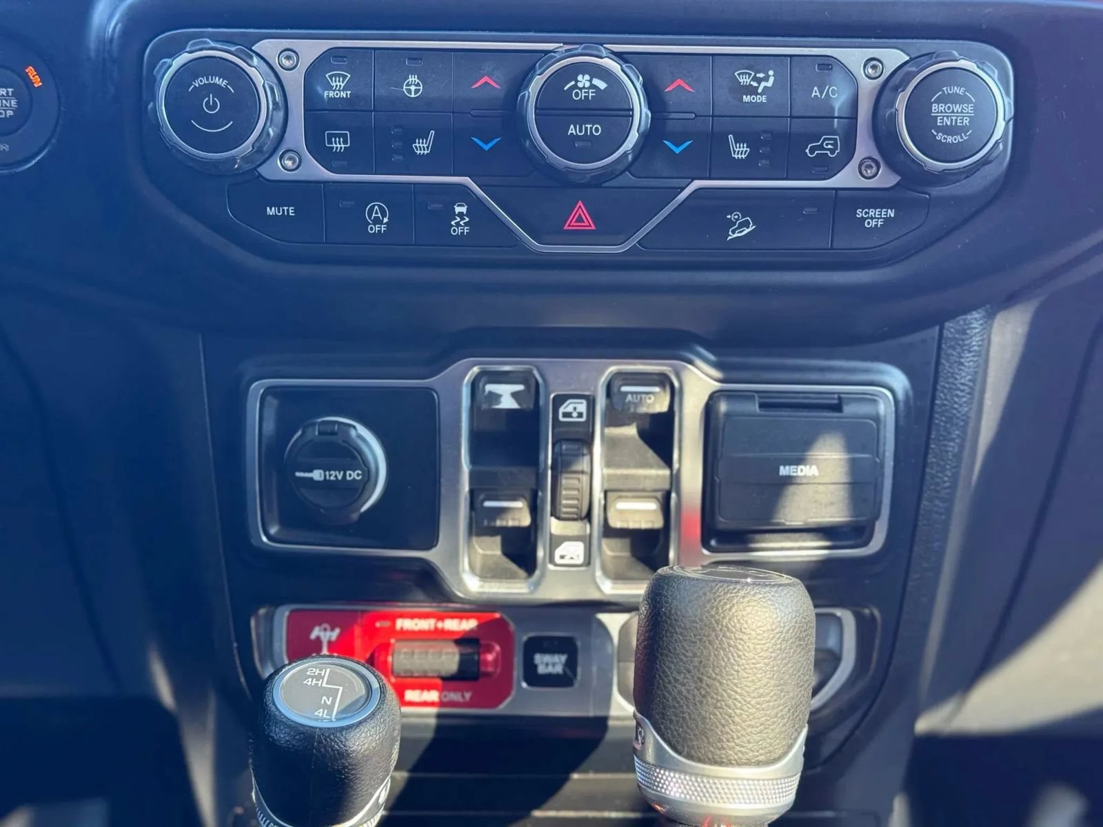 Used 2019 Jeep Wrangler Unlimited Rubicon w/ Cold Weather Group AWD/4WD image 33