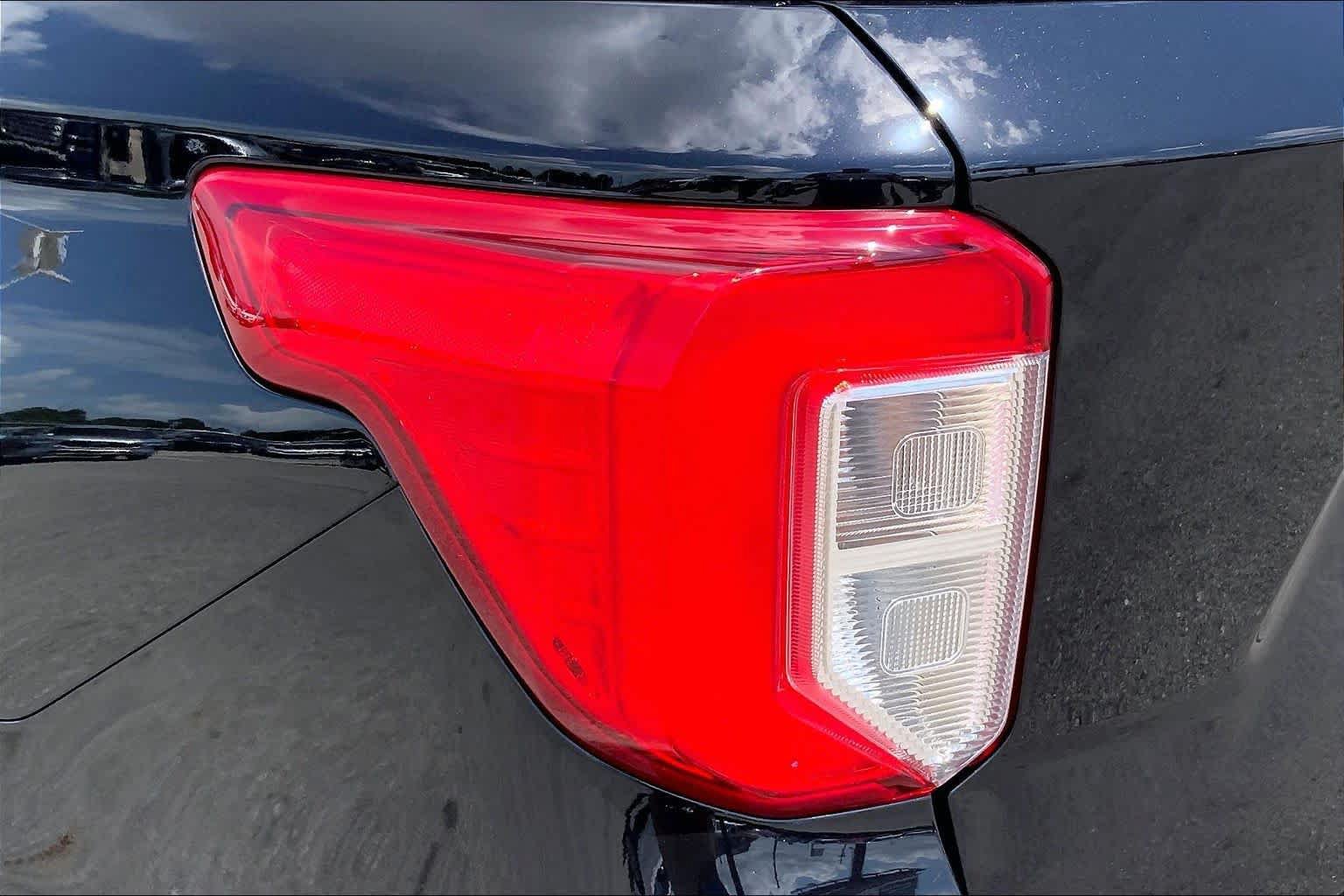Certified 2024 Ford Explorer XLT RWD image 29