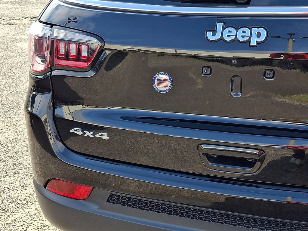 Used 2022 Jeep Compass Latitude w/ Sun and Sound Group AWD/4WD image 17