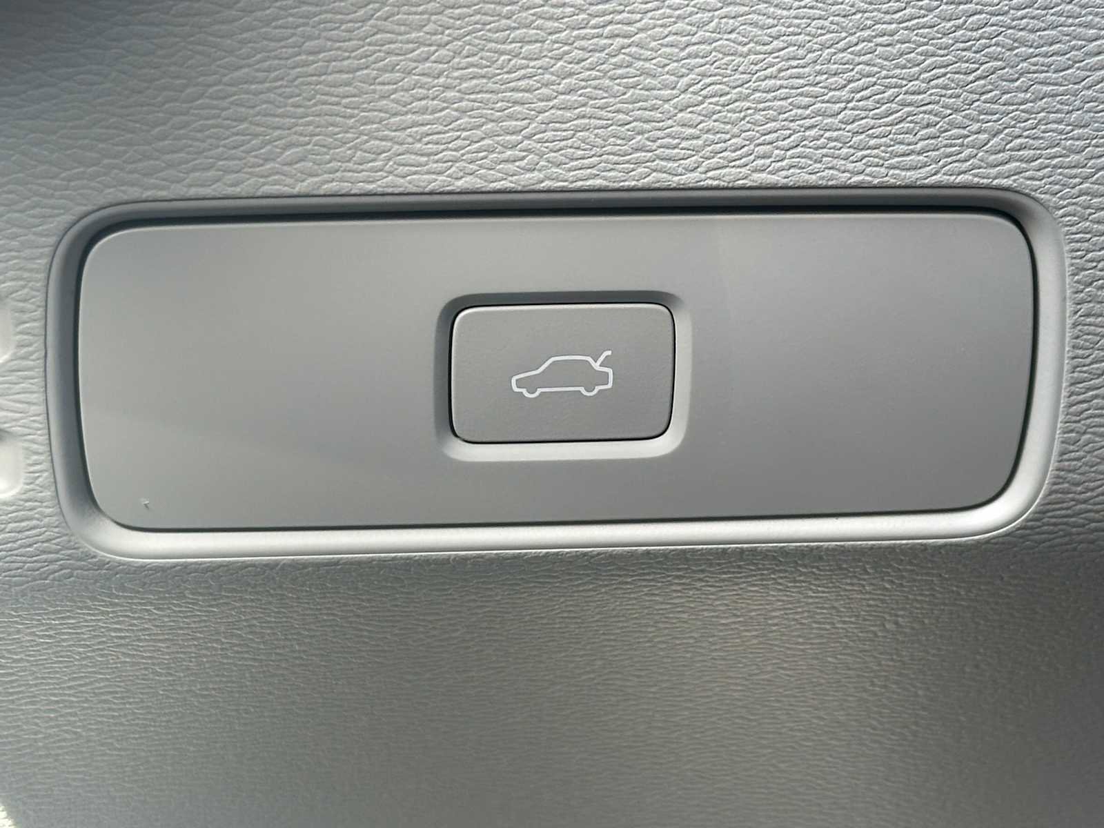 Used 2025 Volvo XC40 B5 Plus w/ Protection Package Premier AWD/4WD image 31