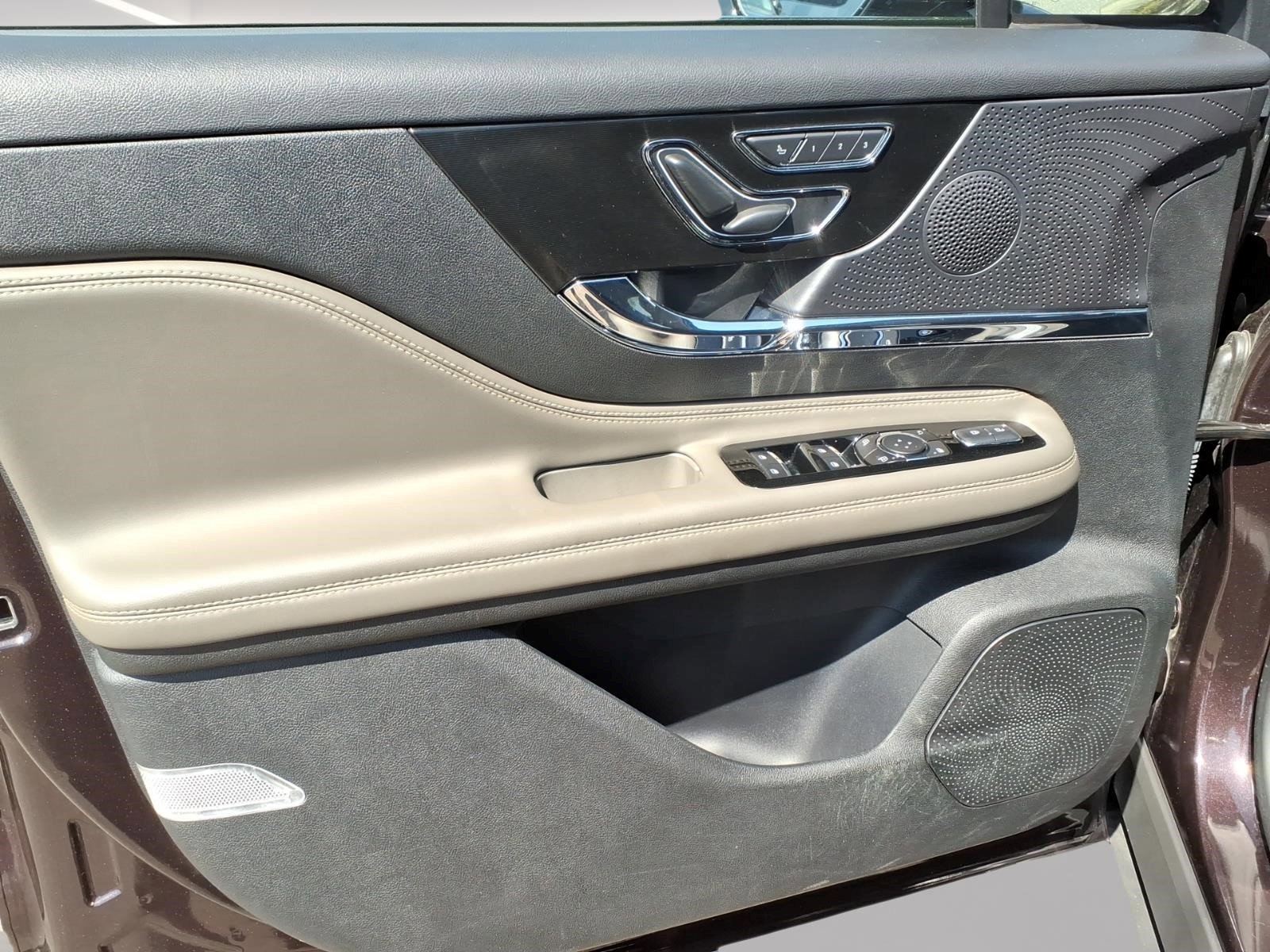 Used 2023 Lincoln Corsair AWD w/ Equipment Group 101A image 8