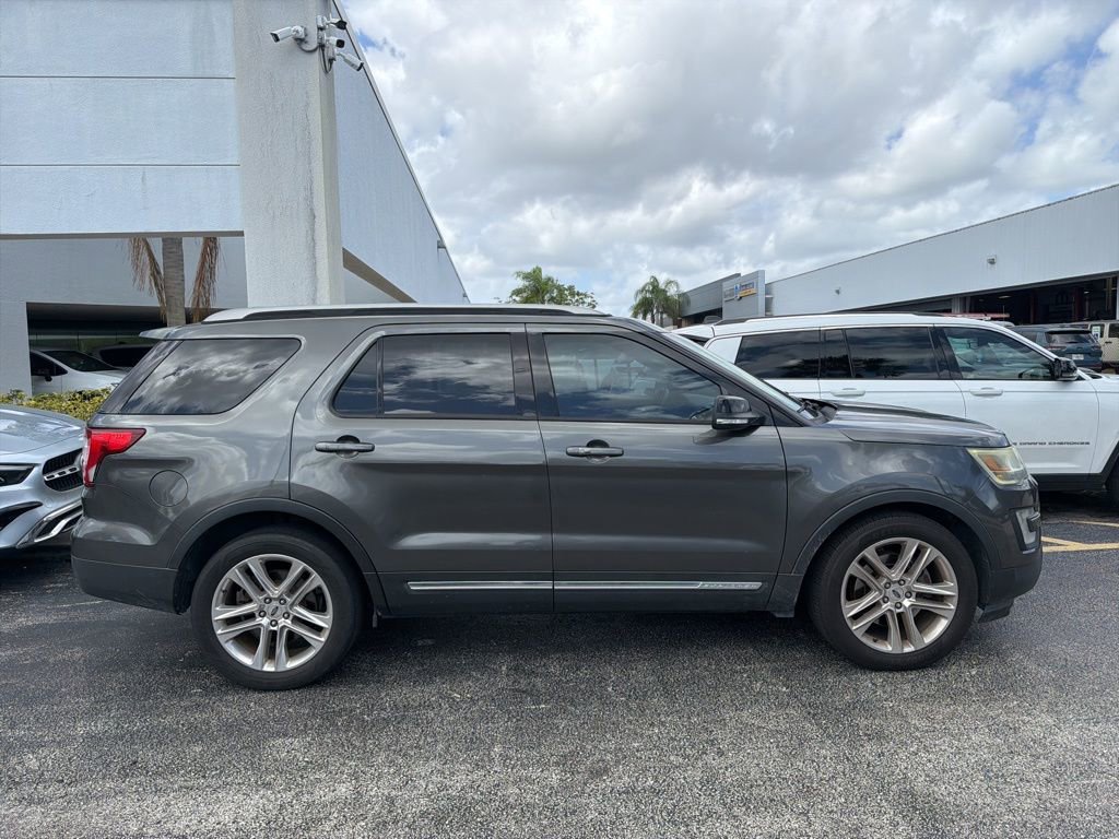 Used 2016 Ford Explorer XLT w/ Equipment Group 202A image 4