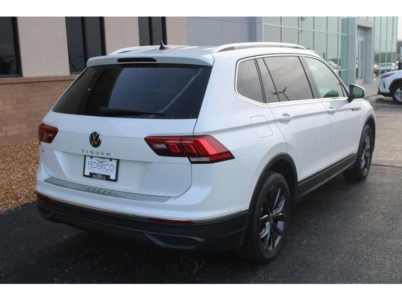 Used 2023 Volkswagen Tiguan SE FWD image 3