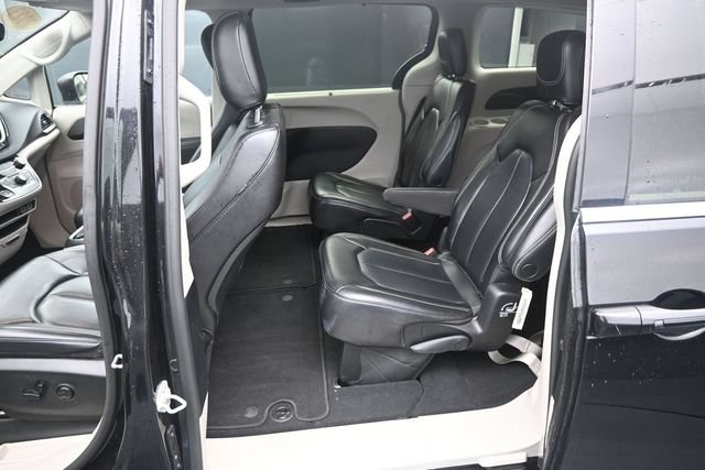 Used 2023 Chrysler Pacifica Touring-L FWD image 29