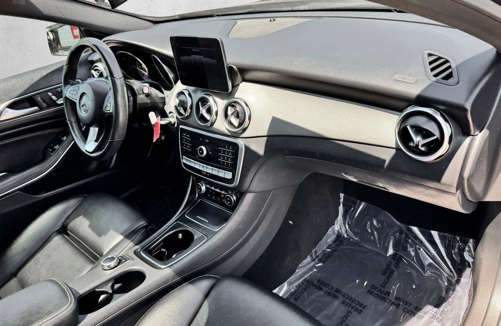 Used 2020 Mercedes-Benz GLA 250 4MATIC w/ Premium Package image 19