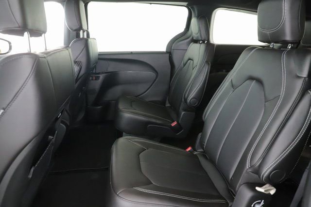 New 2026 Chrysler Pacifica Select w/ S Appearance Package image 27