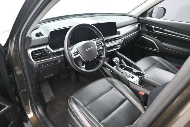 Used 2023 Kia Telluride S FWD image 11