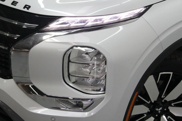 New 2026 Mitsubishi Outlander SEL image 2