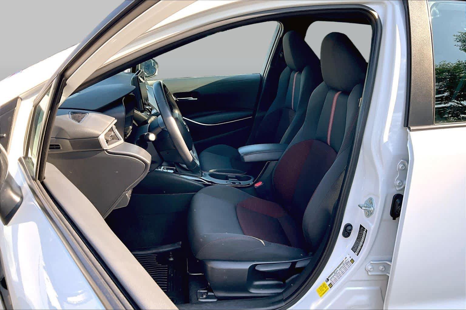 Certified 2024 Toyota Corolla SE w/ SE Premium Package FWD image 9