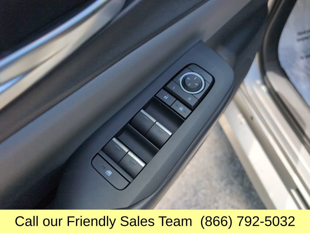 Used 2024 Toyota Prius XLE AWD/4WD image 12