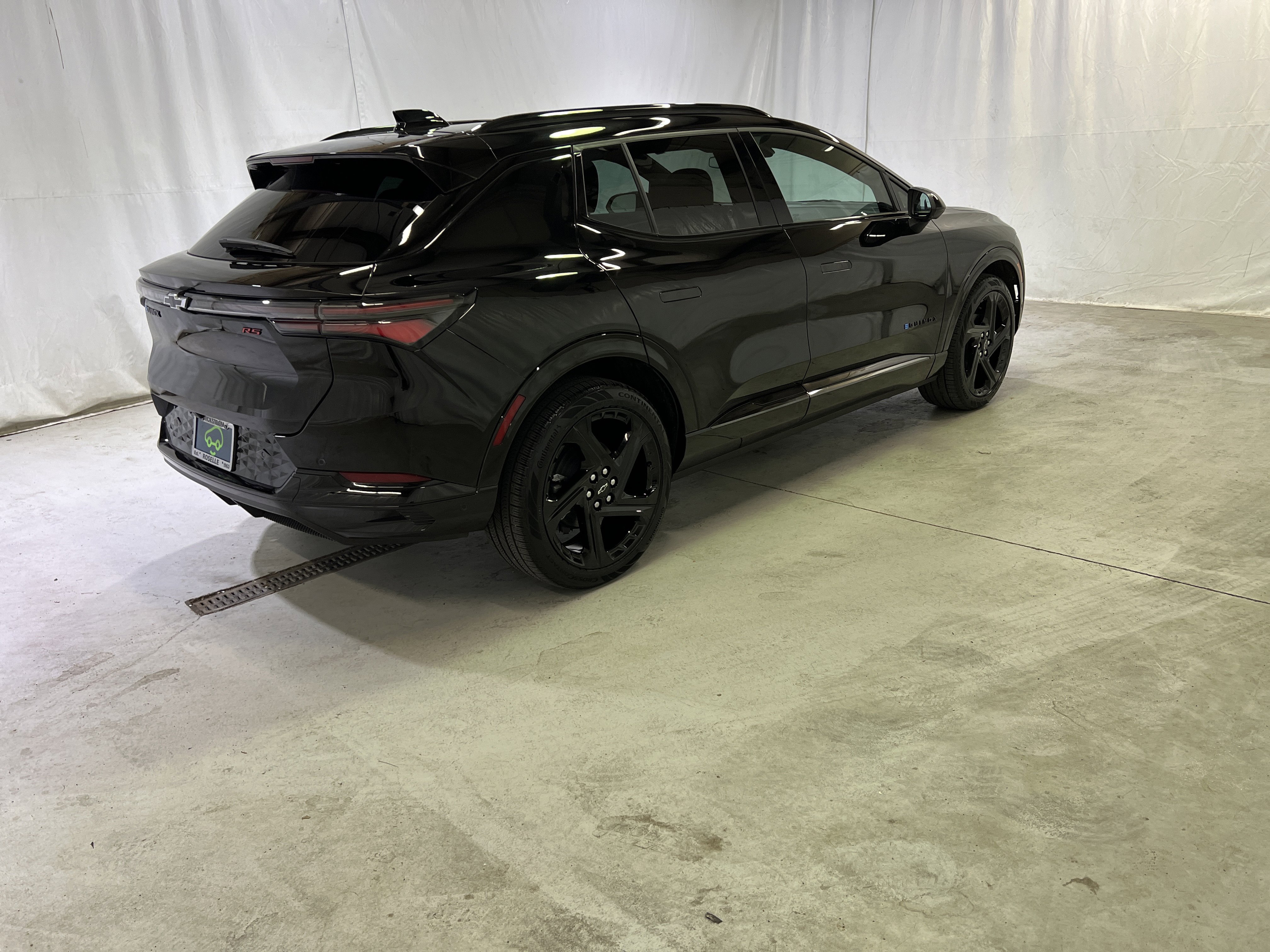 Used 2024 Chevrolet Equinox EV RS FWD image 11