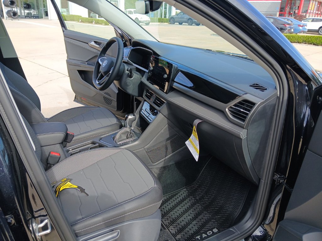 New 2027 Volkswagen Taos SE FWD image 26
