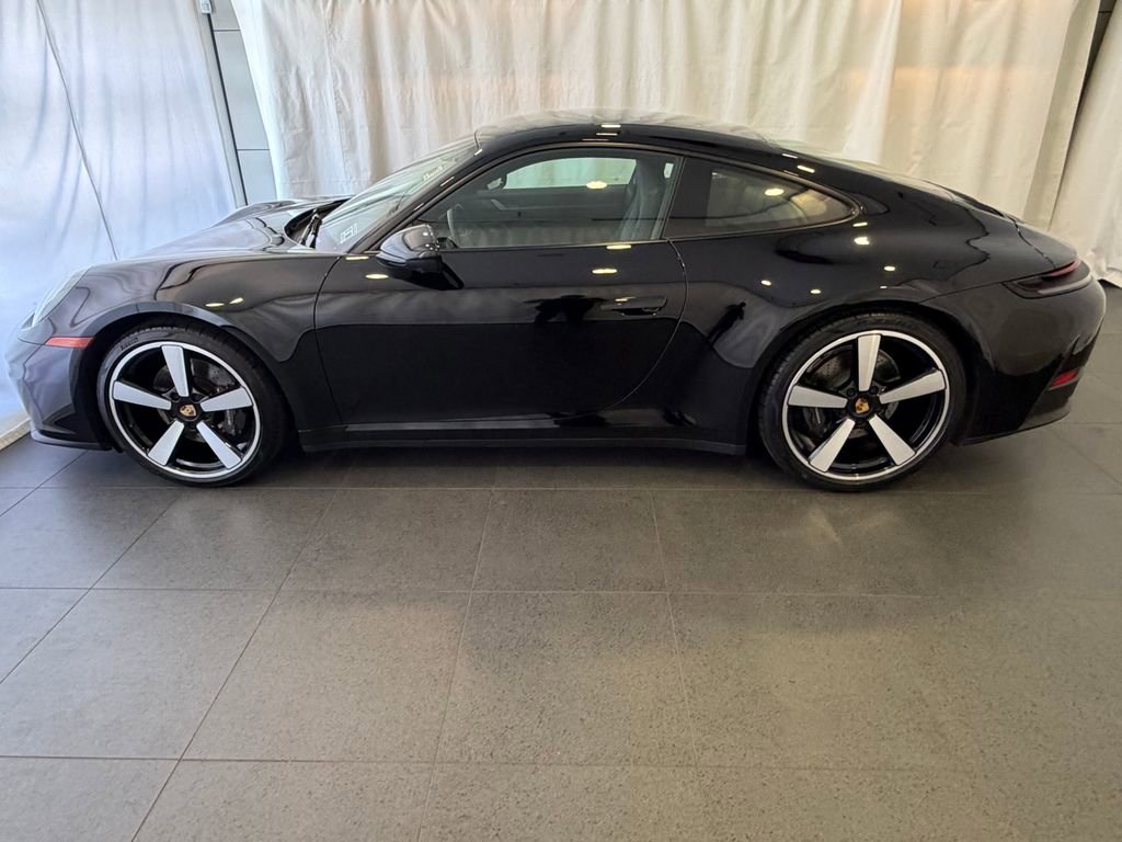 Certified 2025 Porsche 911 Carrera RWD image 2