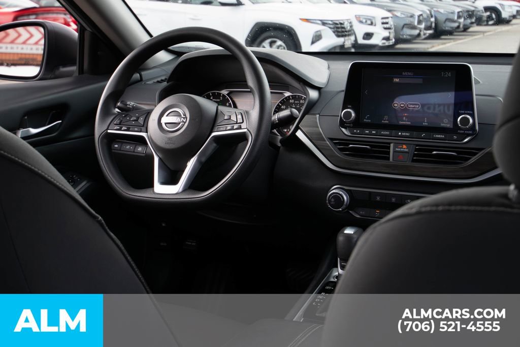 Used 2024 Nissan Altima 2.5 SV image 12