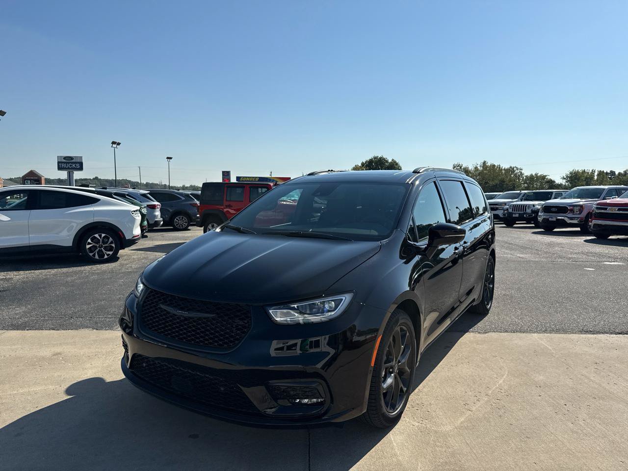 New 2026 Chrysler Pacifica Limited w/ S Appearance Package FWD image 11