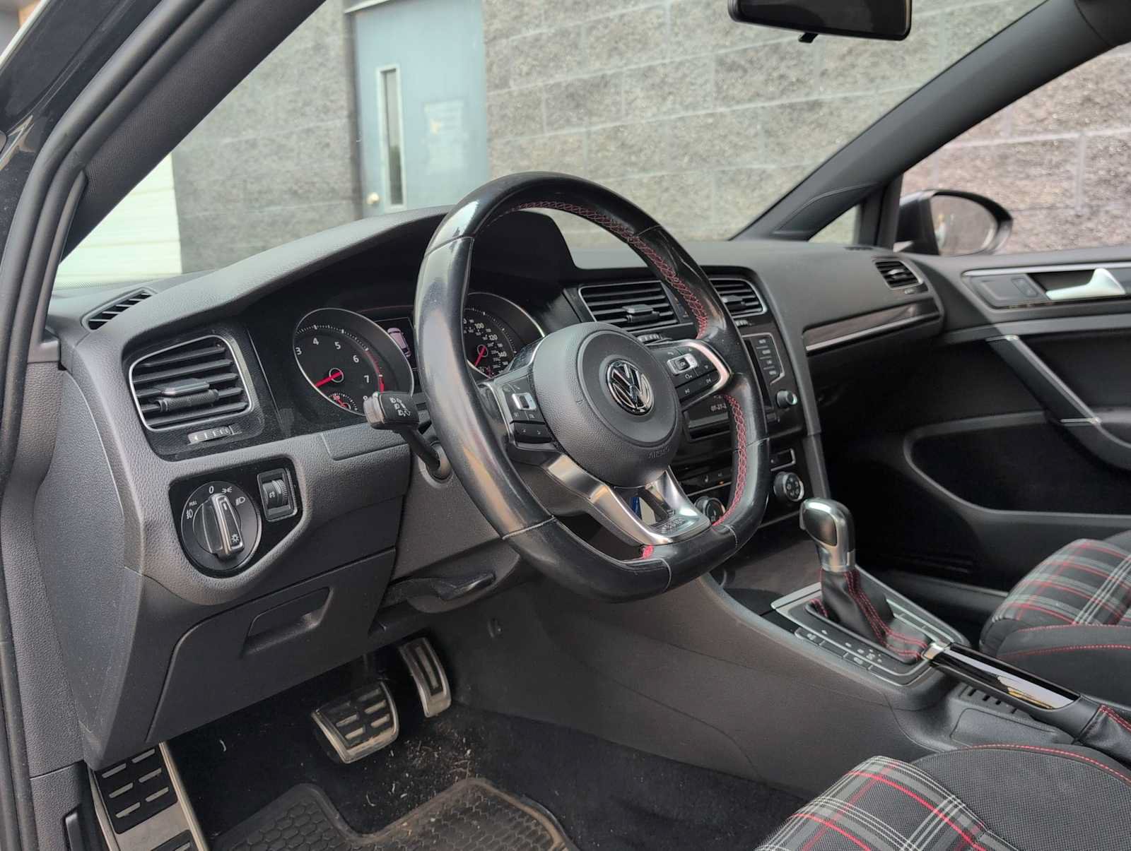 Used 2015 Volkswagen GTI S FWD image 10
