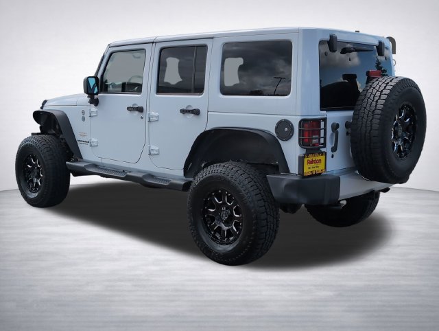 Used 2014 Jeep Wrangler Unlimited Sahara w/ Max Tow Package AWD/4WD image 5
