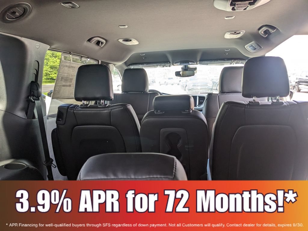 New 2026 Chrysler Pacifica Select FWD image 24