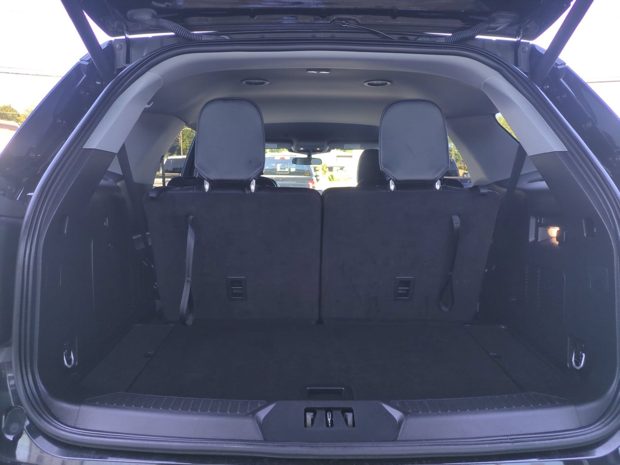 Used 2023 Ford Explorer XLT w/ Equipment Group 202A RWD image 7