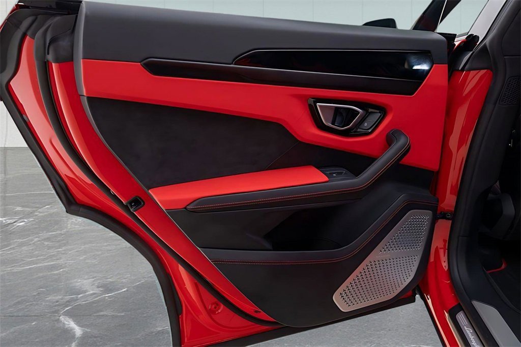 Used 2022 Lamborghini Urus image 30